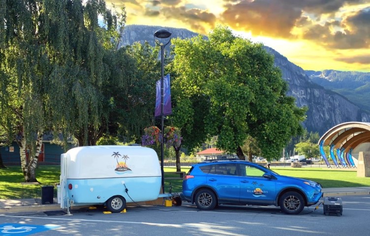 Island Oasis Beverage Trailer Vegan food truck in Squamish